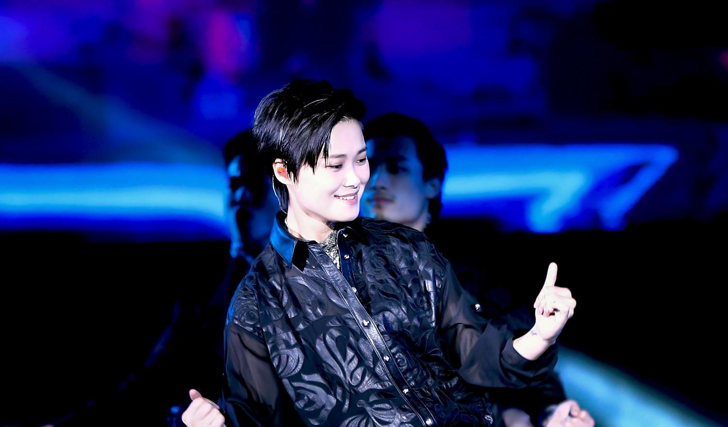 「华晨宇」李宇春帮唱华晨宇，顶流合体无人能敌，周深请来新裤子，所向披靡