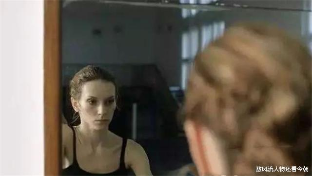 「科学家」为何说半夜别照镜子？民间传说很奇怪，科学家告诉你其中奥秘