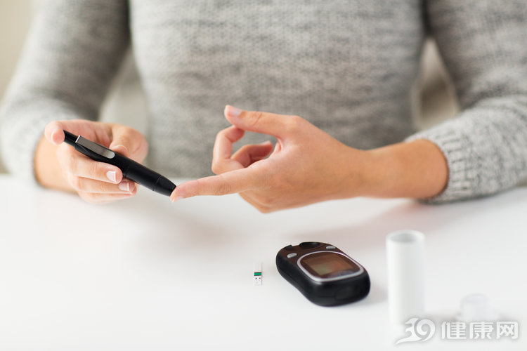 血糖|有4种食物是“升糖王”：糖友管不住嘴，打再多胰岛素也没用
