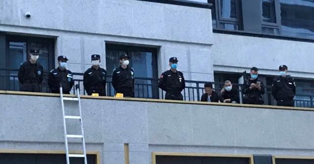 『』瓯海一房开在业主卧室边上装4台空调外机，这酸爽！