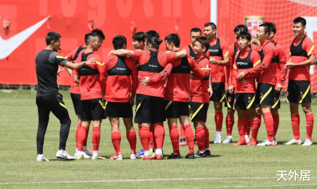 「国足」国足又闹大争议！曝比分过程由国家队发布，记者无权现场写比赛