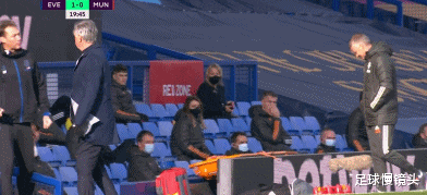 曼联|从0-1到2-1！J罗队友轰世界波，曼联8分钟2球反超，安帅遭暴击