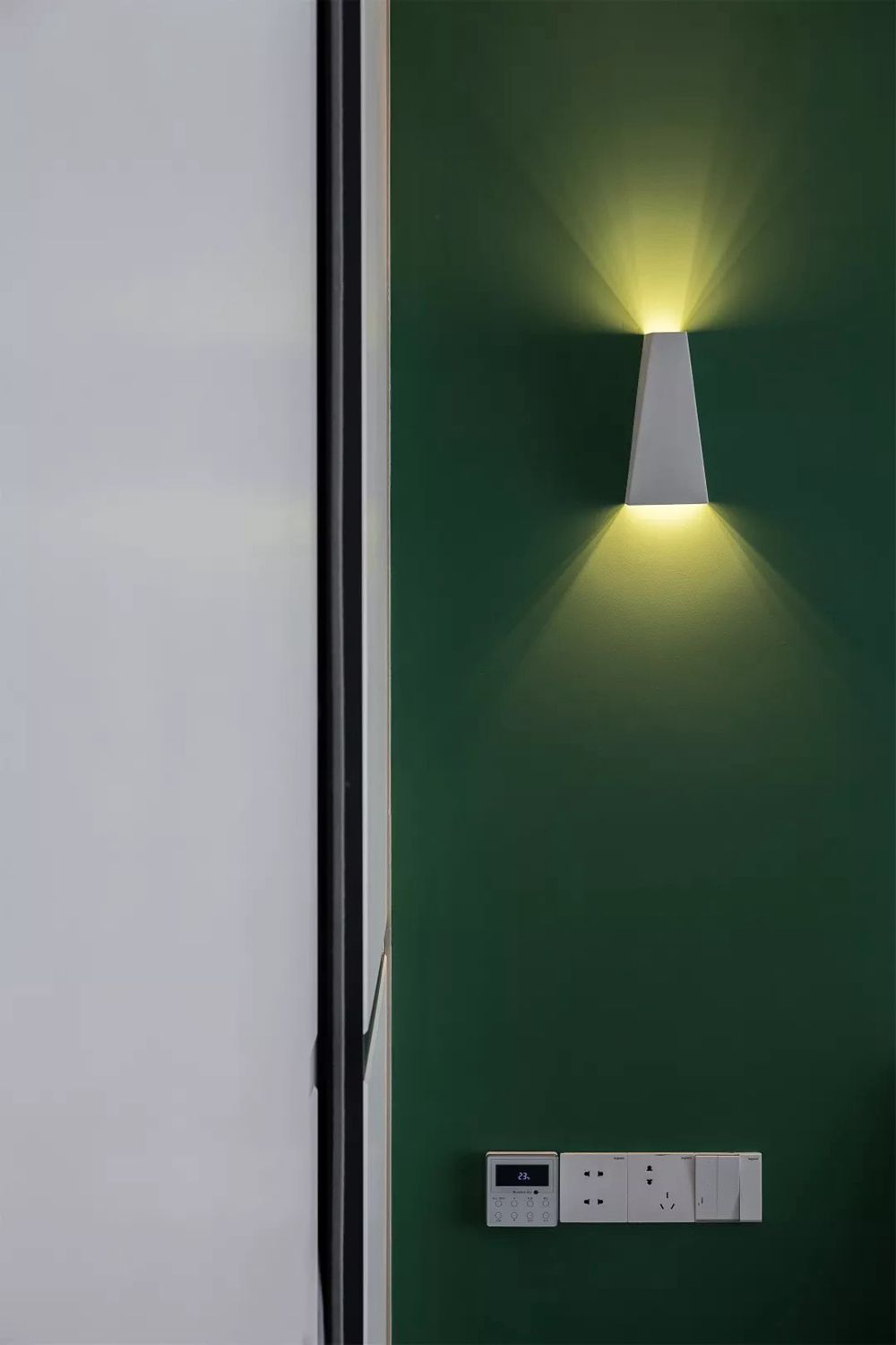 []现代和简单的色调搭配，74平方米的北欧轻豪华风格，轻奢稳重