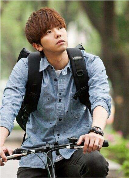 娱你有瓜|黄鸿升浴室滑倒身亡，86岁奶奶听闻噩耗崩溃痛哭：他答应还要回来看我！