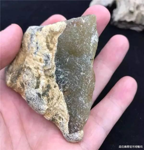 [翡翠]看了这些设计才知道为什么这个场口的翡翠原石是玉雕师的挚爱！