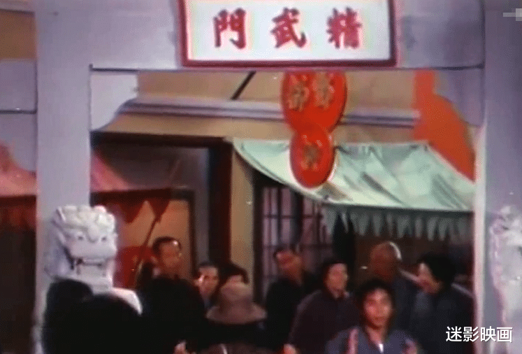 李小龙|李小龙阴间大战007与吸血鬼教父，从未见过如此沙雕的功夫片！