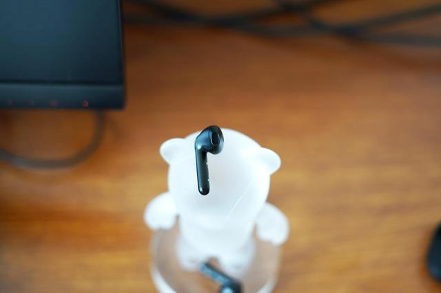 |泥炭TrueAir2半入耳全面提升 带来最具性价比高配TWS