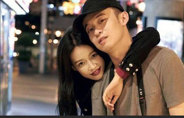 她因长得太美而被追求,24岁就生了孩子,今丈夫对她依旧宠爱