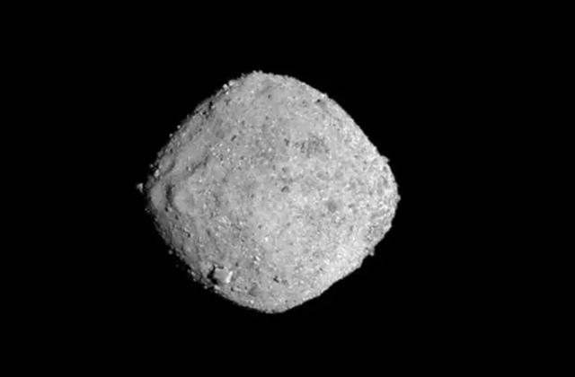 『科学家』一颗足球场大小的行星飞掠地球！网友反应亮了