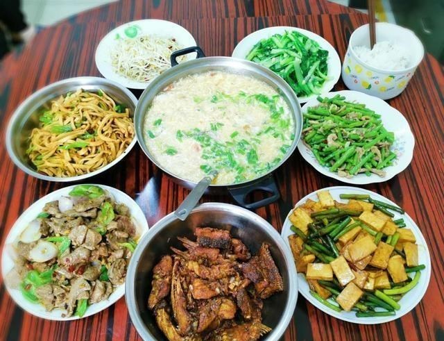 豆腐■周末请公婆来家吃饭，我做了一桌菜，老公看了很生气，不知道为啥