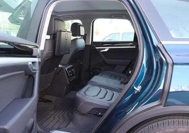 豪车■被“车标”耽误的豪车！57万跌至44万，故障几乎为0，却没人懂