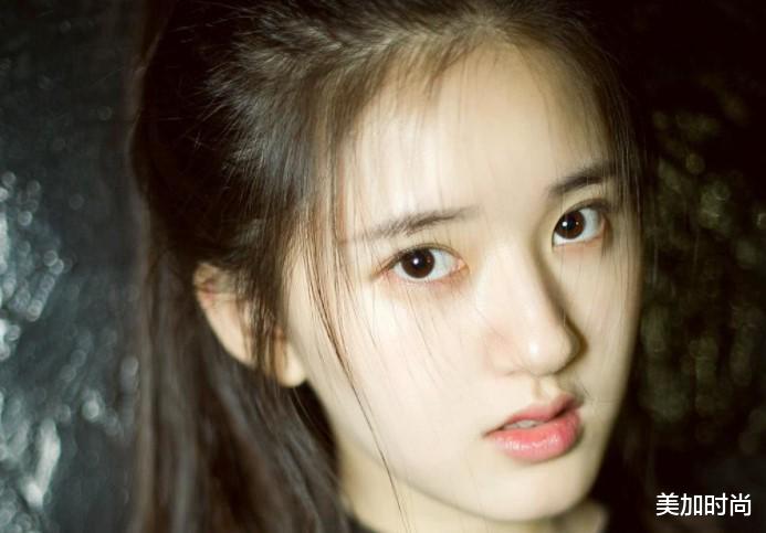 明星素颜|素颜也像化了妆的女生，大多都有这5个特征，中一个颜值都不低