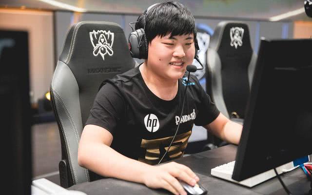 Uzi：Uzi和JKL的差距有多大？Karsa直播透露：两人不在一个级别上