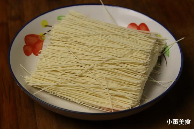 「面条」买挂面时，聪明人从不买这4种面，浪费钱还没营养，以后别乱买了