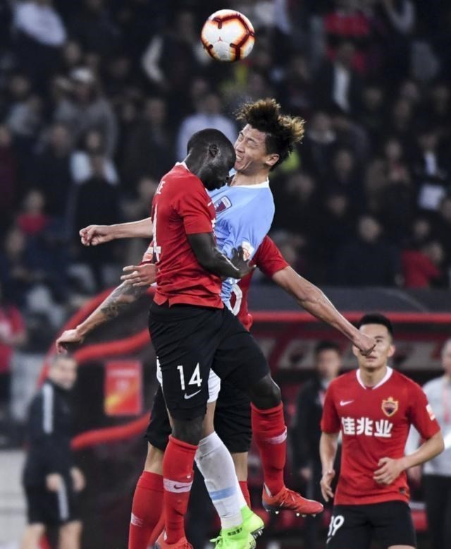 『广州恒大』新恒大诞生？深足狂揽天海球员并接洽国脚，新赛季目标绝非保级