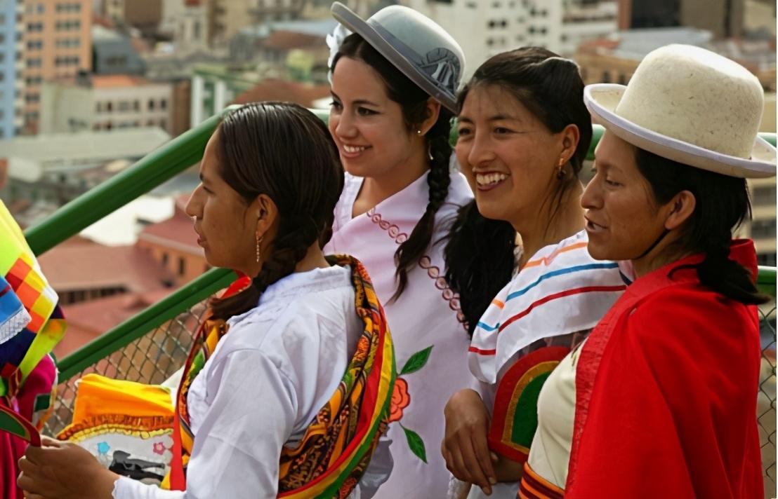 |世界海拔最高的国家，仅有1000万人，拥有最美盐湖却无人问津