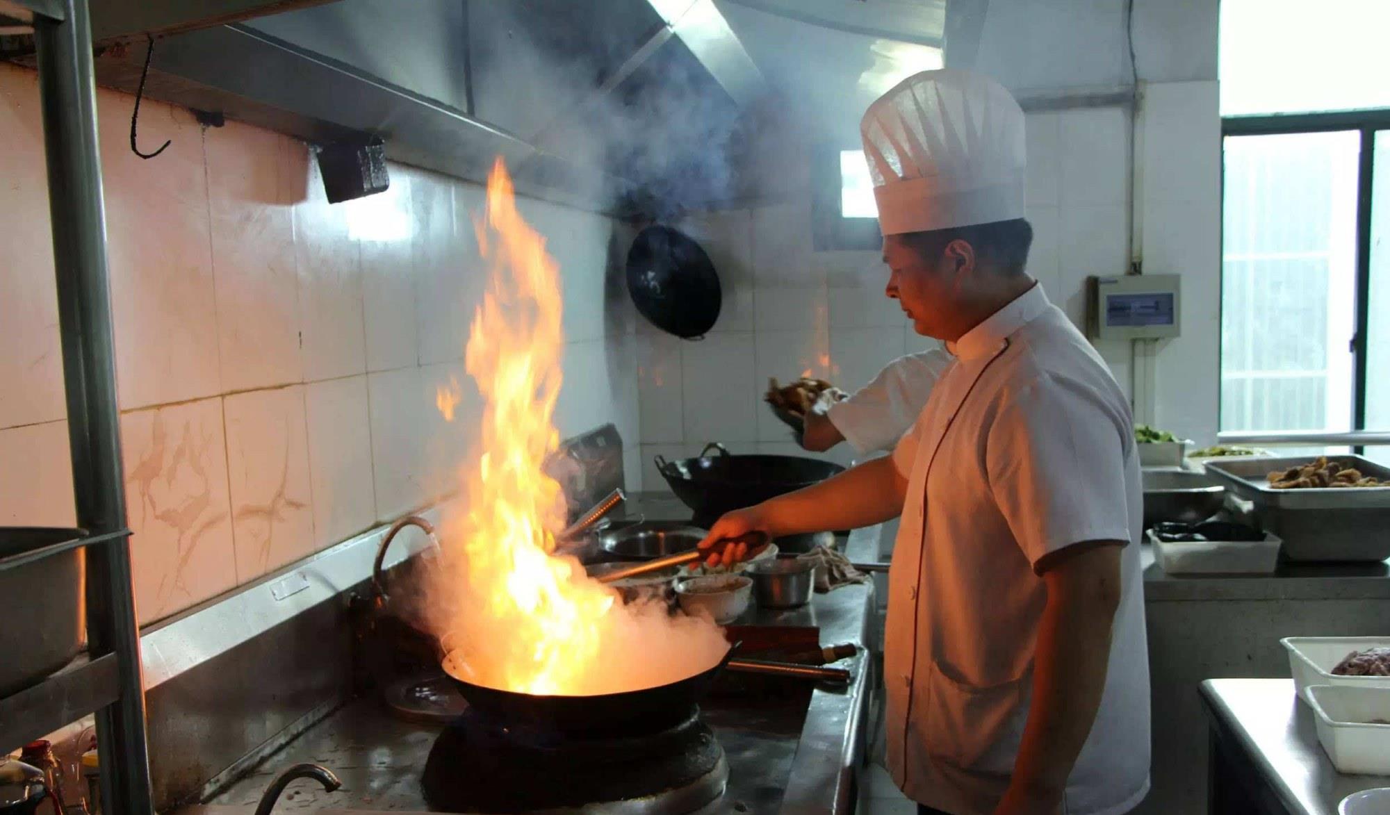 厨师|退休厨师告诉你：去餐馆时，最好别点这4种菜，厨师都不吃