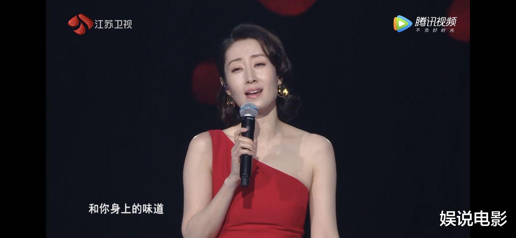 『韩雪』刘敏涛是咋了？和韩雪、万茜合唱，表情管理出戏，翻谁的白眼