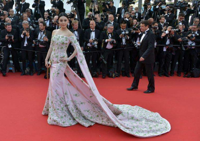 梁静茹|“蹭红毯”被发现的5位明星，尴尬无比，是梁静茹给你们的勇气吗？