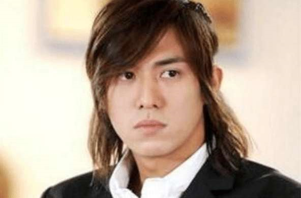 曾志伟|五个有“黑帮背景”的艺人，谁都惹不起，曾志伟因为嘲笑第4位被毒打