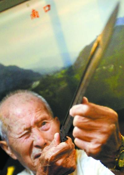 [机枪]战场上可以用战友的尸体挡子弹吗？97岁抗日老兵告诉你