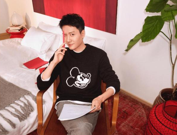 赵丽颖|网曝赵丽颖儿子10个月正面照，网友：长得好像冯绍峰
