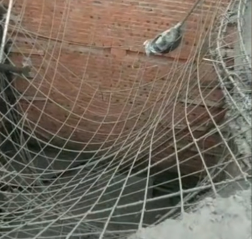 工人|“盖的房子没多久就塌了,要我说工人负全责,你们觉得有错吗?”