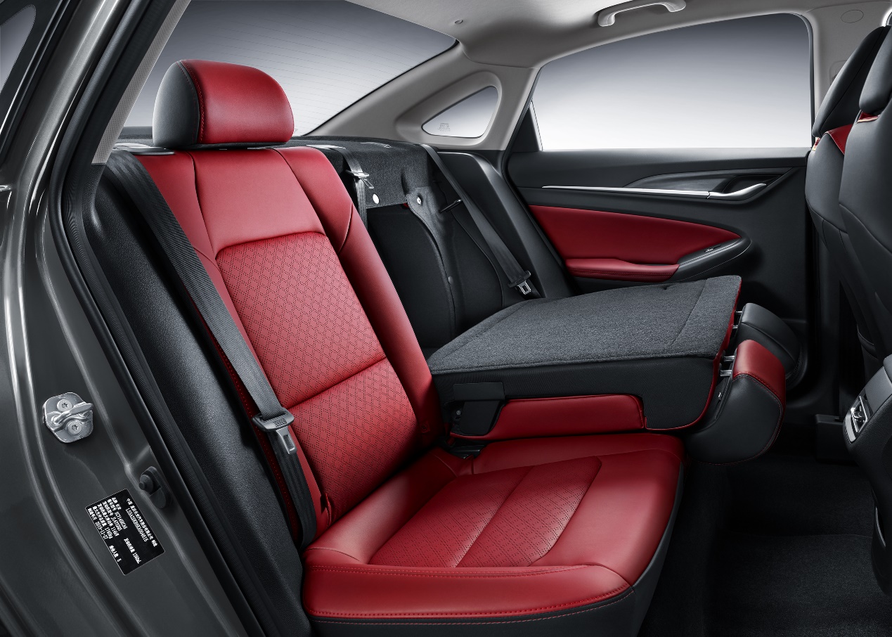 「长安逸动」长安逸动PLUS 预售16天订单破万 这让友商们情何以堪