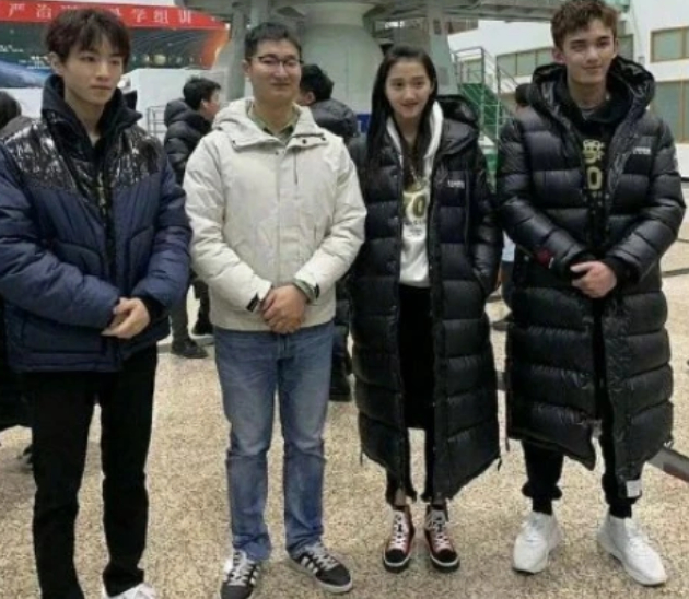 关晓彤|你永远无法知道男星有多矮，除非和关晓彤同框，王俊凯真有180？