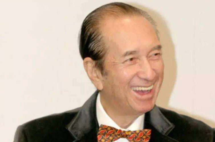 何鸿燊■一代赌王何鸿燊高龄99岁,仍然身强体健,他的保养方法普通人学不来