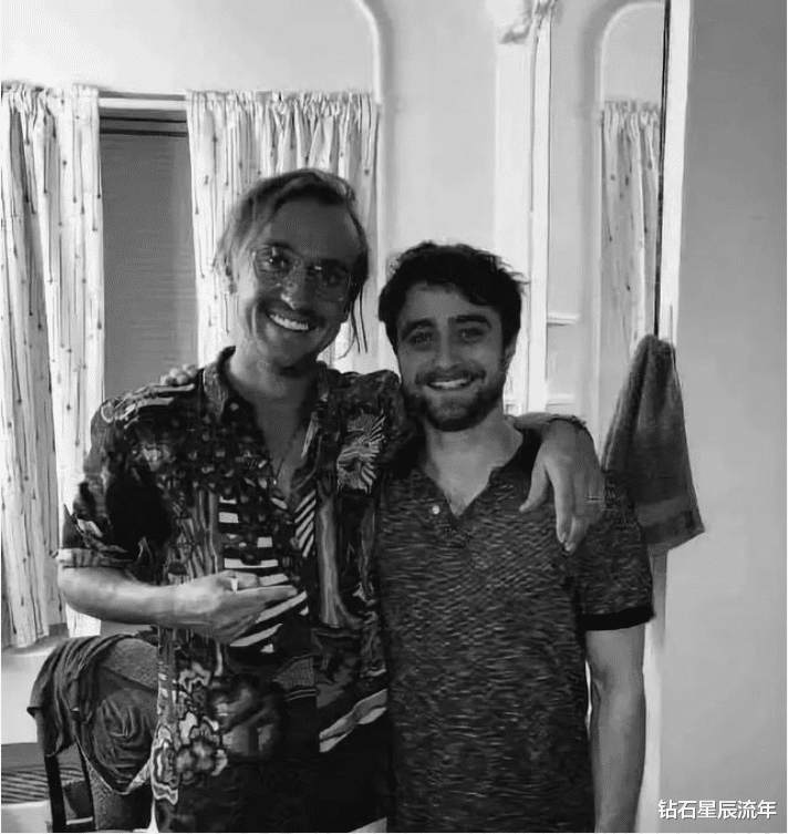 发型|“理发师给我吹完发型的我，和自己吹头发的我，我人傻了好吗”上当了哈哈哈哈