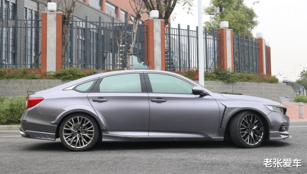 五菱|一箱油910Km，3个月卖出了60225辆，新车连跌2.5万，要啥帕萨特