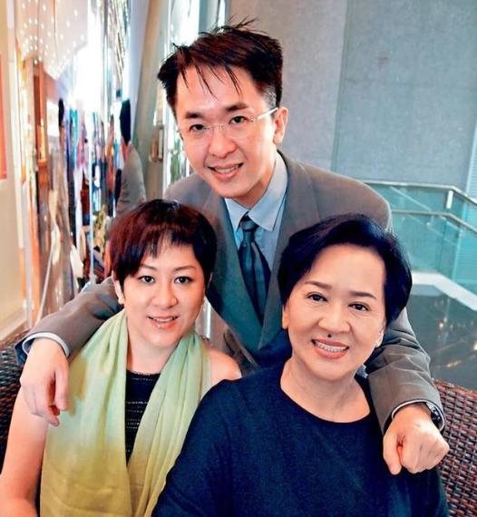 『邓兆尊』53岁“败家子”邓兆尊1夫3妻和平共处：离了我，她们找不到更好的