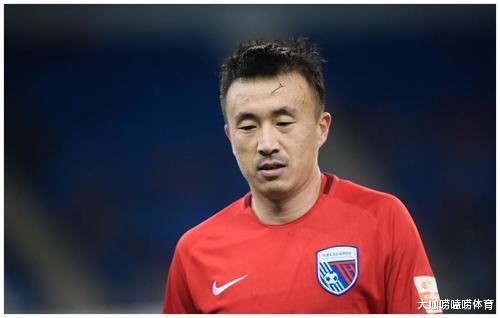 『中超』中超又一支球队要解散?名记:南方某俱乐部严重欠薪,不容乐观