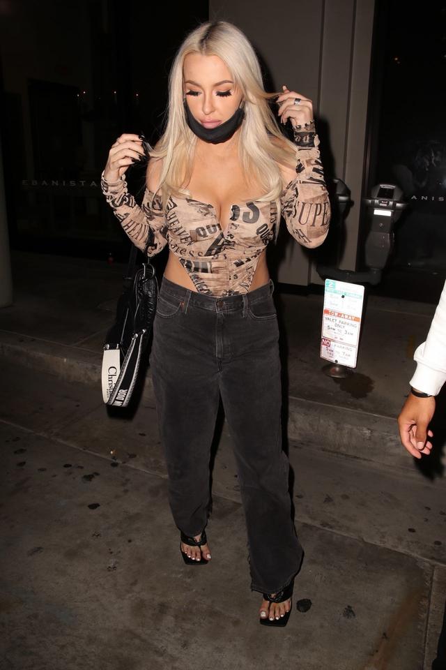 好莱坞|女星塔娜·蒙热奥现身西好莱坞街头，她有着火热的魅力