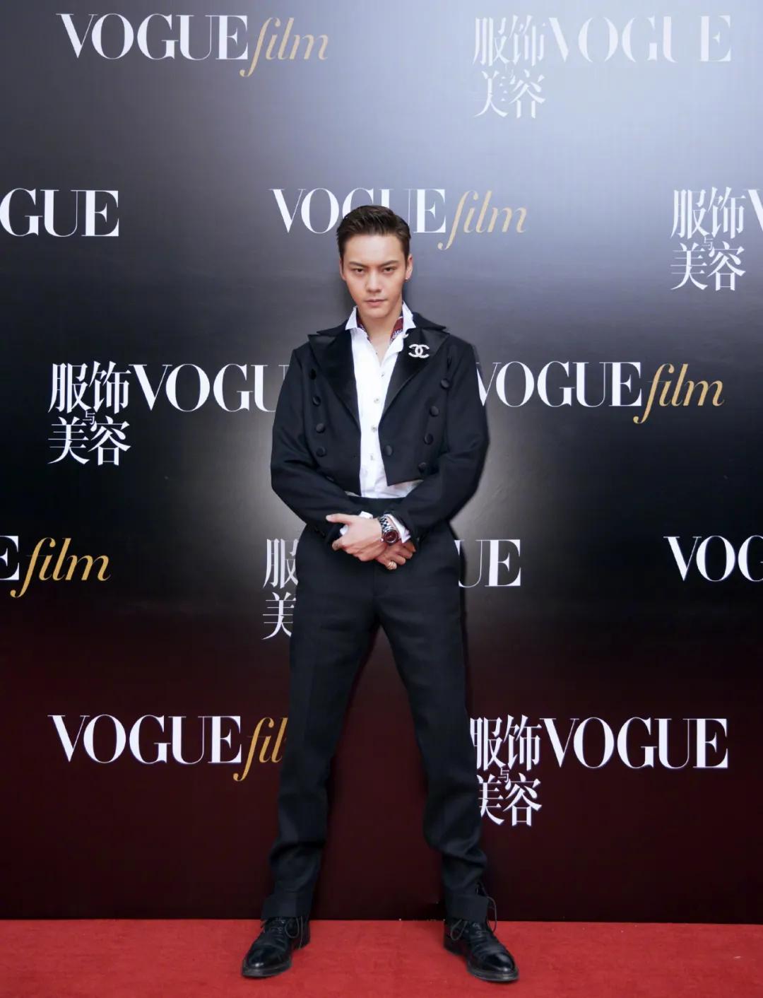 美杜莎|36岁陈伟霆：我腹肌8块、球鞋81w、拒绝欧阳娜娜…