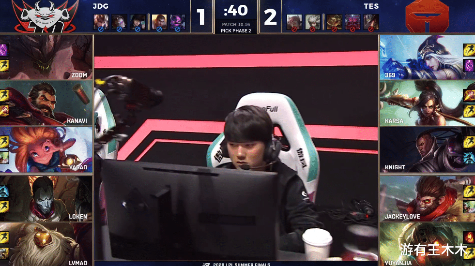 tes战队|TES四核打不动空大石头人，一千护甲横着走，解说大呼石头爹！