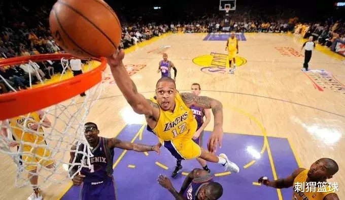 [勒布朗·詹姆斯]NBA超恐怖弹跳！当年可是和詹姆斯争冠的男人...