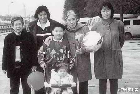 八宝山|她是哈佛大学博士，回国后人们才知其父亲是主席，去世后葬八宝山