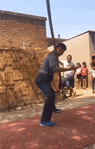 |“女生脚上这个圈圈是干嘛用的?”为了好看吧!哈哈哈...