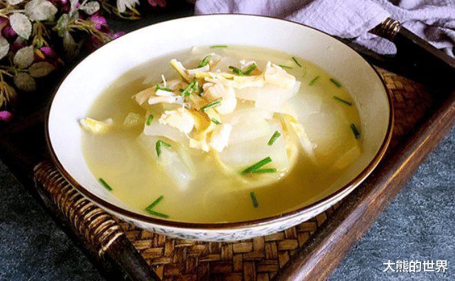 冬瓜干贝汤▲冬瓜和它搭配，天生一对，夏季给孩子喝，肉质可口，清汤鲜美！