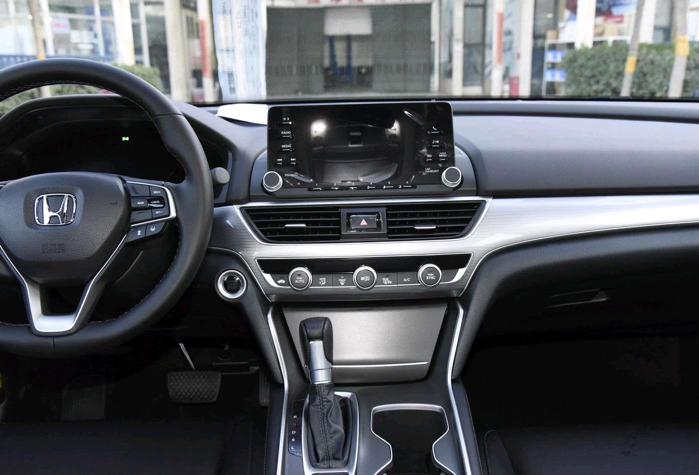 「大众帕萨特」“不懂车”的人买A4L，随大流的人买帕萨特，真懂车的人买它