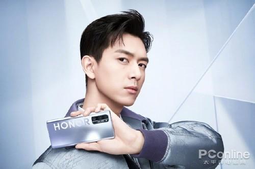 荣耀|掌握正确拍照姿势，荣耀30系列get秋日绝美大片