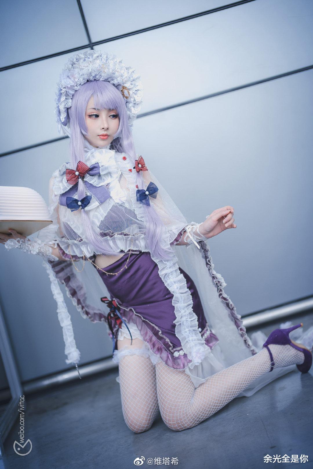 明日方舟|明日方舟cos：“青草盛开，处处芬芳”