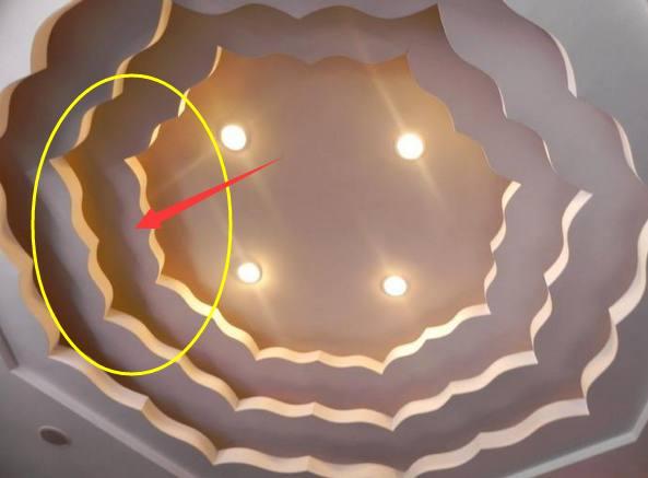 我家刚装好吊顶，刷漆工一看就转身走，再好技术也做不来