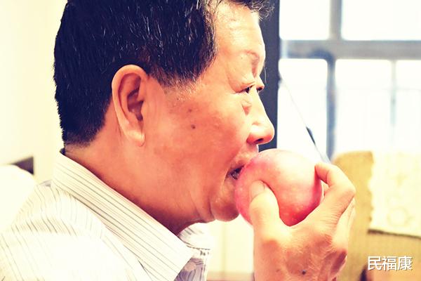 排便|50岁后的男性自测一下，四件事情能轻松办到，说明你处于强盛时期