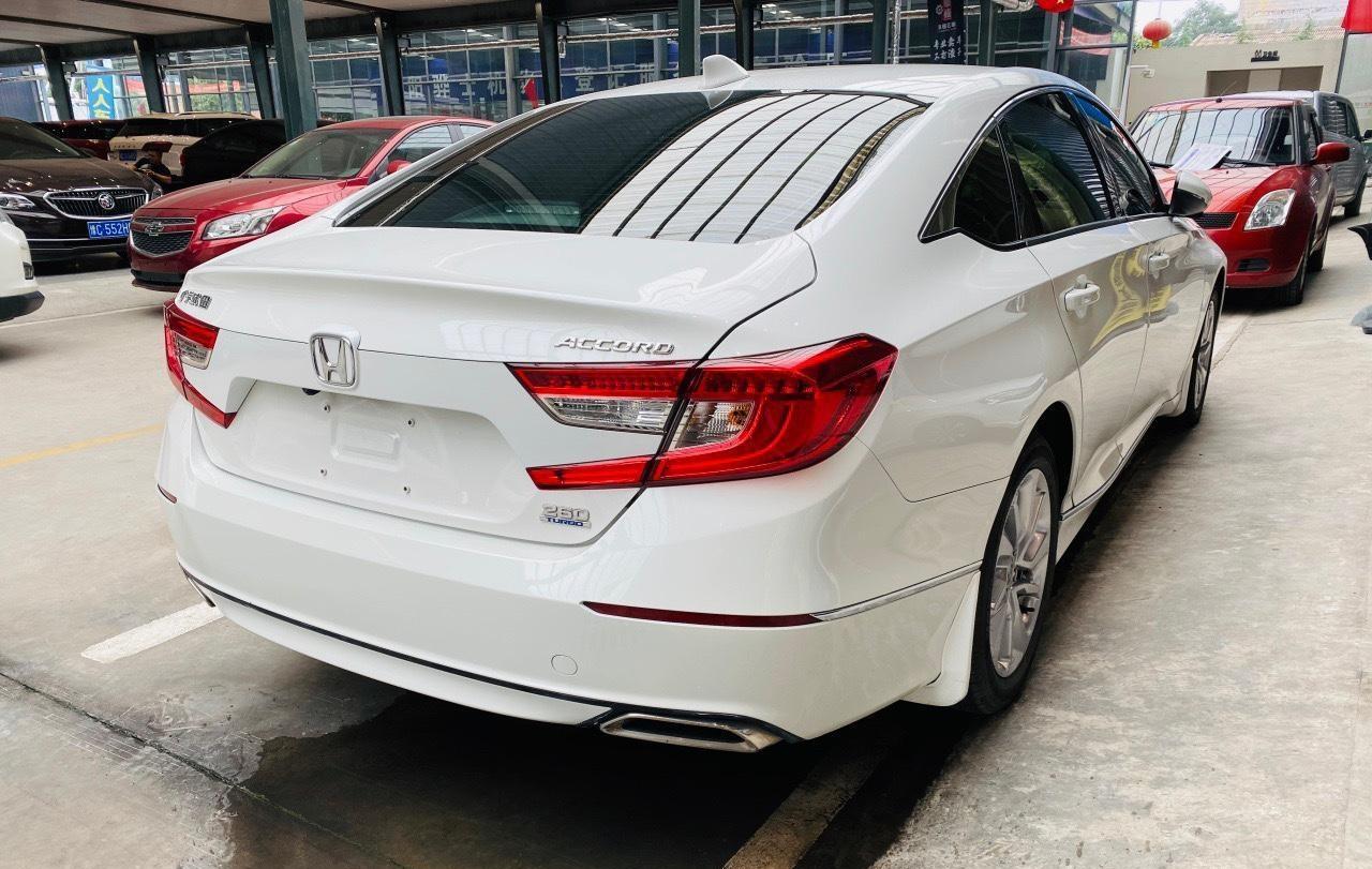 本田雅阁|17万提本田雅阁精英版，开了半年车主表示：美中不足的就是它了！