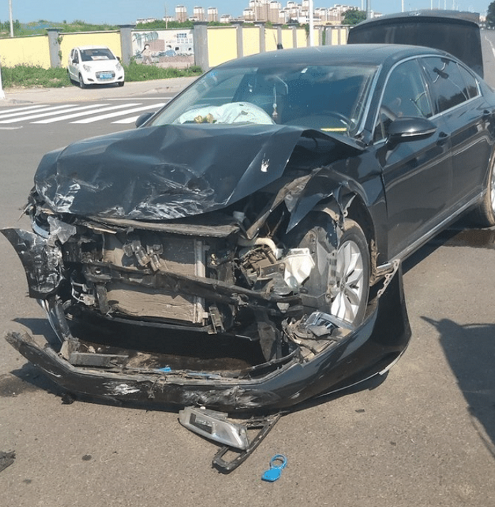 电动车|大众迈腾撞上标致308,两车车损一对比,你敢相信吗?