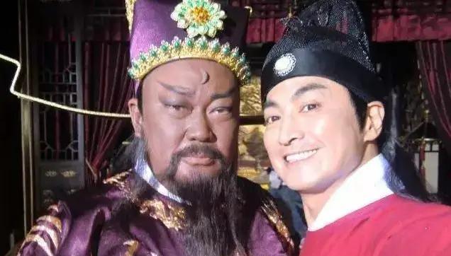 包青天■他演活“包青天”:为拍戏花光家产,患脑肿瘤开颅倒缩5厘米