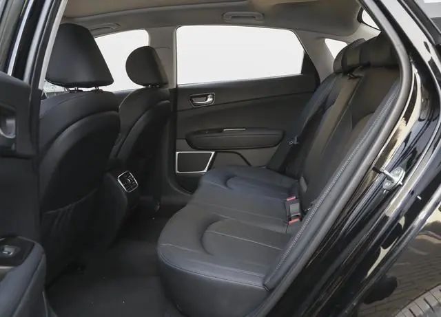 起亚K5：起亚K5已“库存泛滥”，车商：一律55555元处理，不求利润只为清库